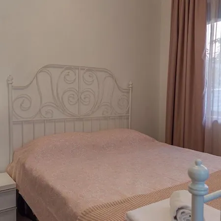 Daire Апартамент White Dream